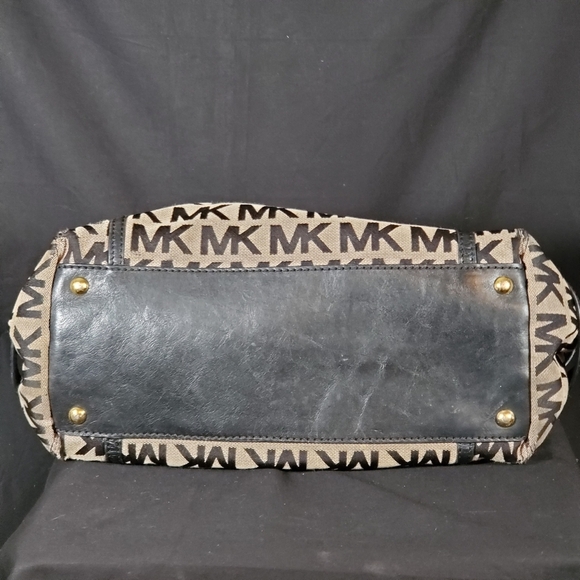 Large Michael Kors Gansevoort Bag - Picture 8 of 12